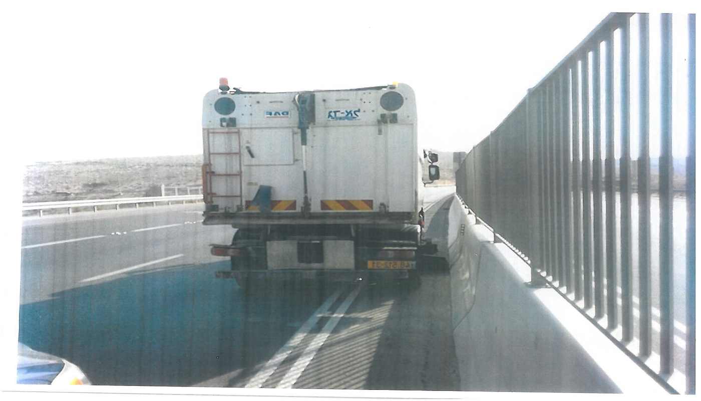 מכונה לניקוי כבישים